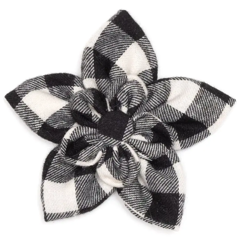 BLACK/OFF WHITE BUFFALO FLOWER